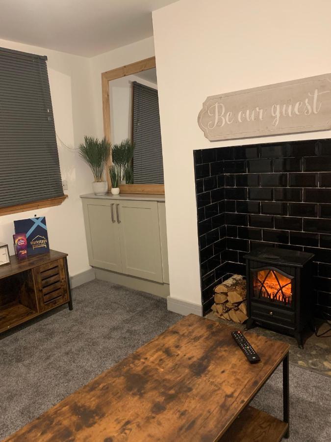Cosy Cottage In Redcar - Workstays Uk Wilton  Экстерьер фото